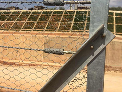 剛性護(hù)欄 剛性護(hù)欄