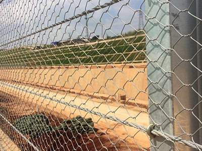 剛性護(hù)欄 剛性護(hù)欄