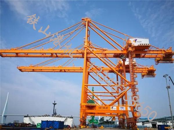 山東濟(jì)寧岸橋廠家岸橋操作方便，效率高