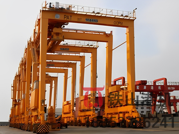 湖南岳陽(yáng)輪胎式集裝箱龍門(mén)吊廠家集裝箱龍門(mén)吊高效靈活完美結(jié)合